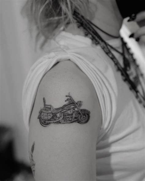 miley cyrus motorcycle tattoo